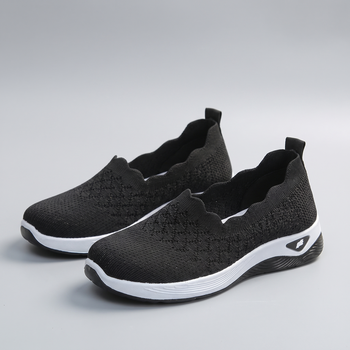 CELESTE COMFORT WALKING SHOES