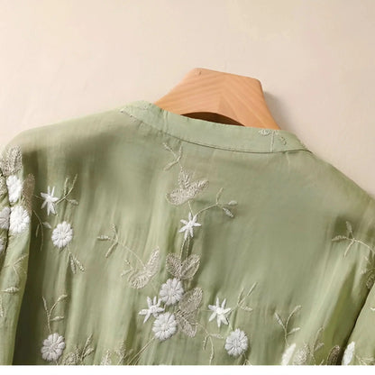 EMILY | COTTON TOP WITH EMBROIDERED FLOWERS
