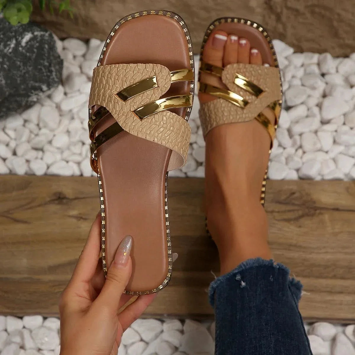SOLARA LUXE SLIDES