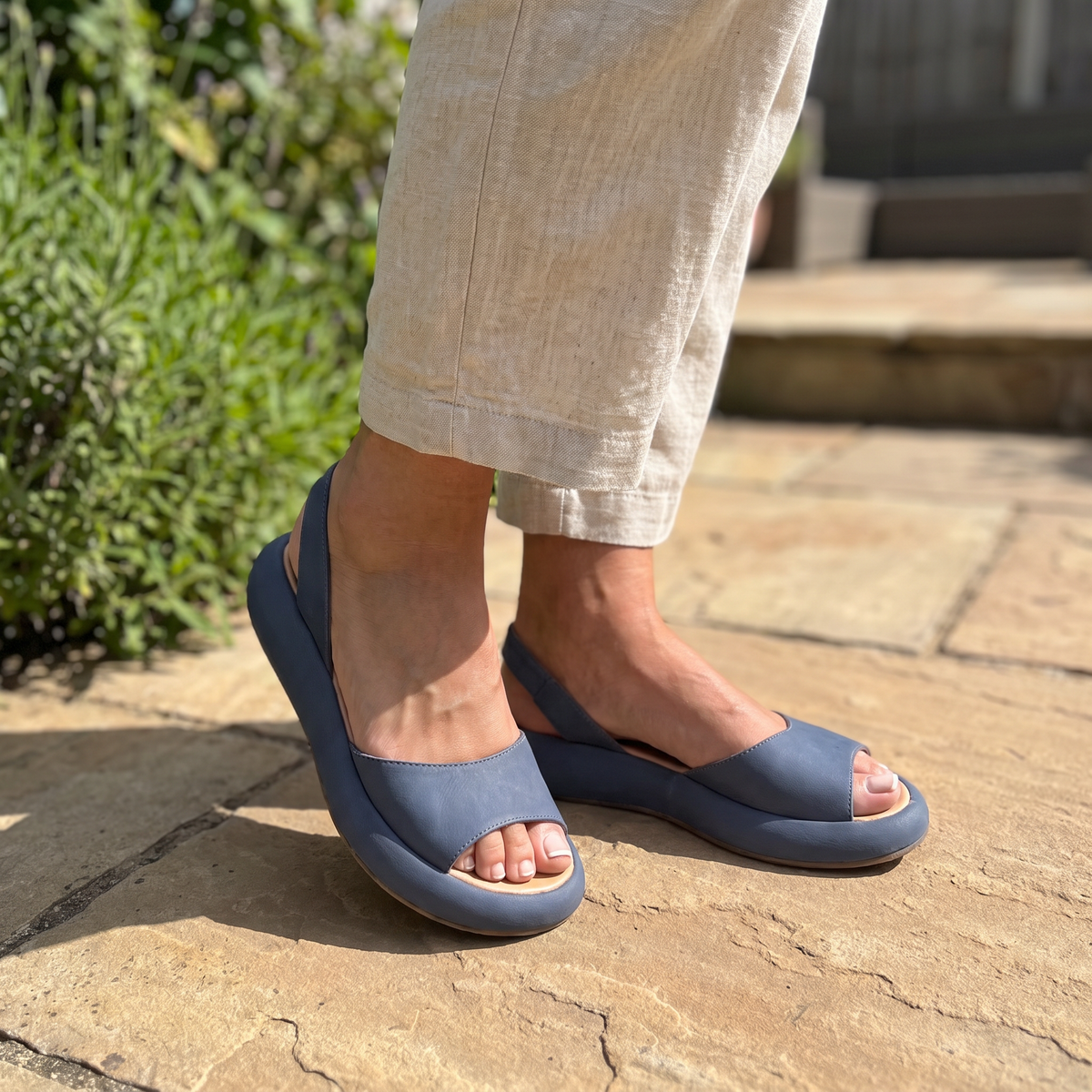 AINSLEY EASY-WEAR FLAT SANDALS