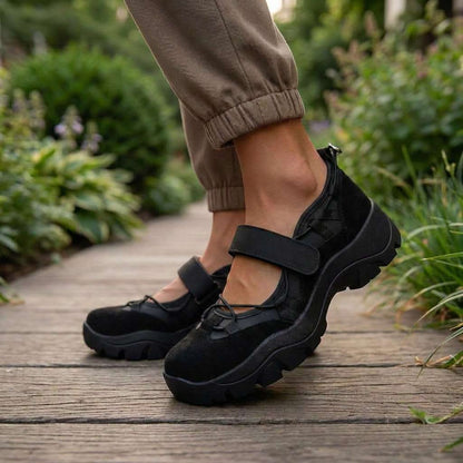LOTTIE CHIC CROSS-STRAP SANDALS